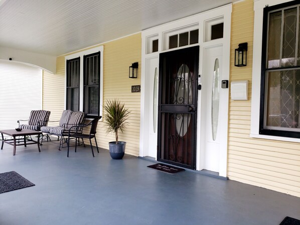 Terrace/patio - The Ybor House - Vintage Bungalow in Central Tampa (Tampa)