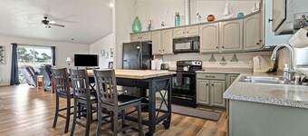 2 minutes to the beach!