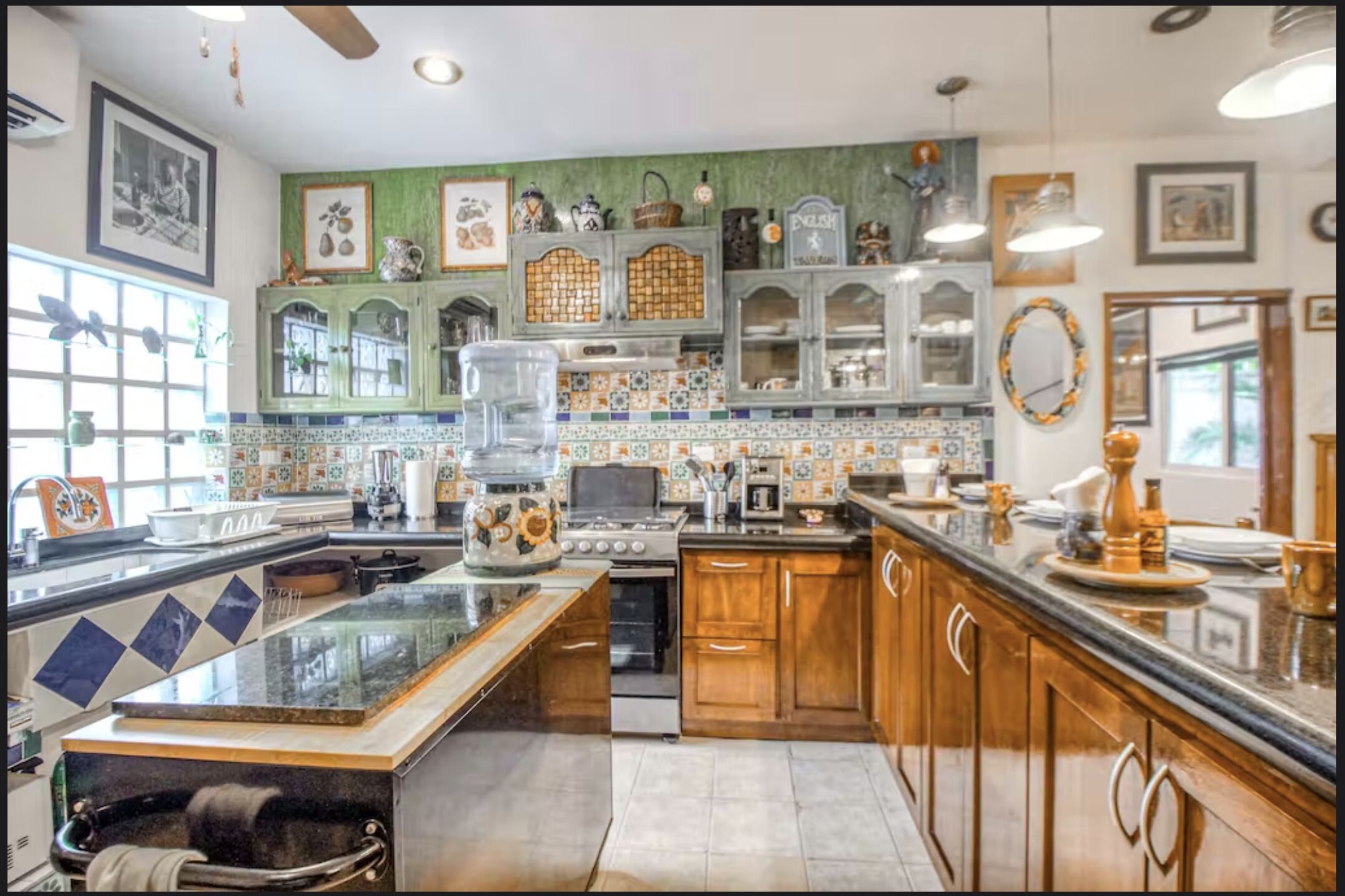 URBANEDEN*  HUGE PRIVATE HOME-CASA* BEAUTIFUL* SERENE*  PERFECT LOCATION*