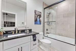 淋浴設備、風筒、提供毛巾