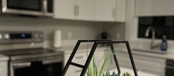 Quiet Bright Luxurious & Clean Private Modern Suite with free Parking  & A/C