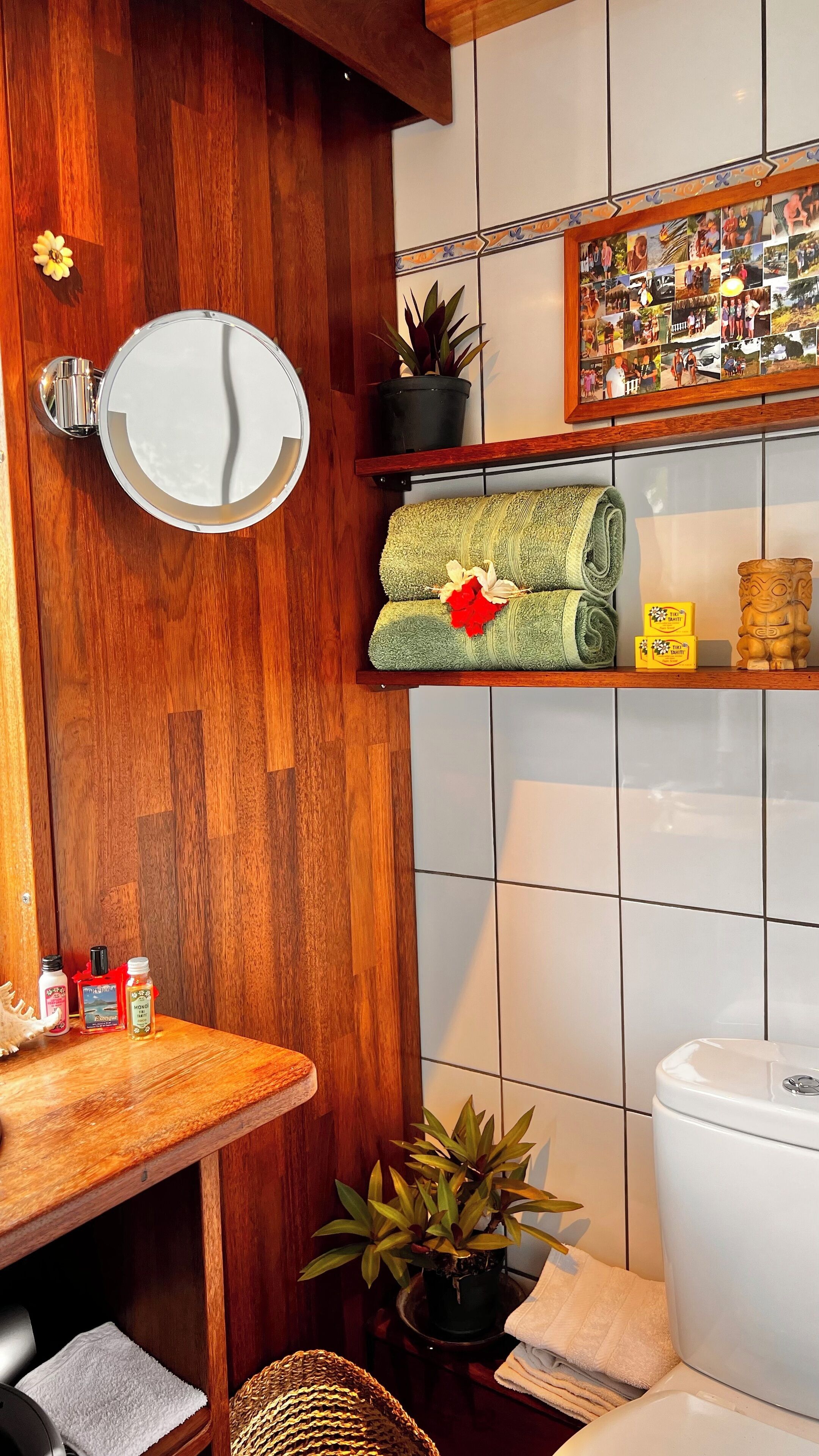 Suihku, hiustenkuivaaja, pyyhkeet, saippua