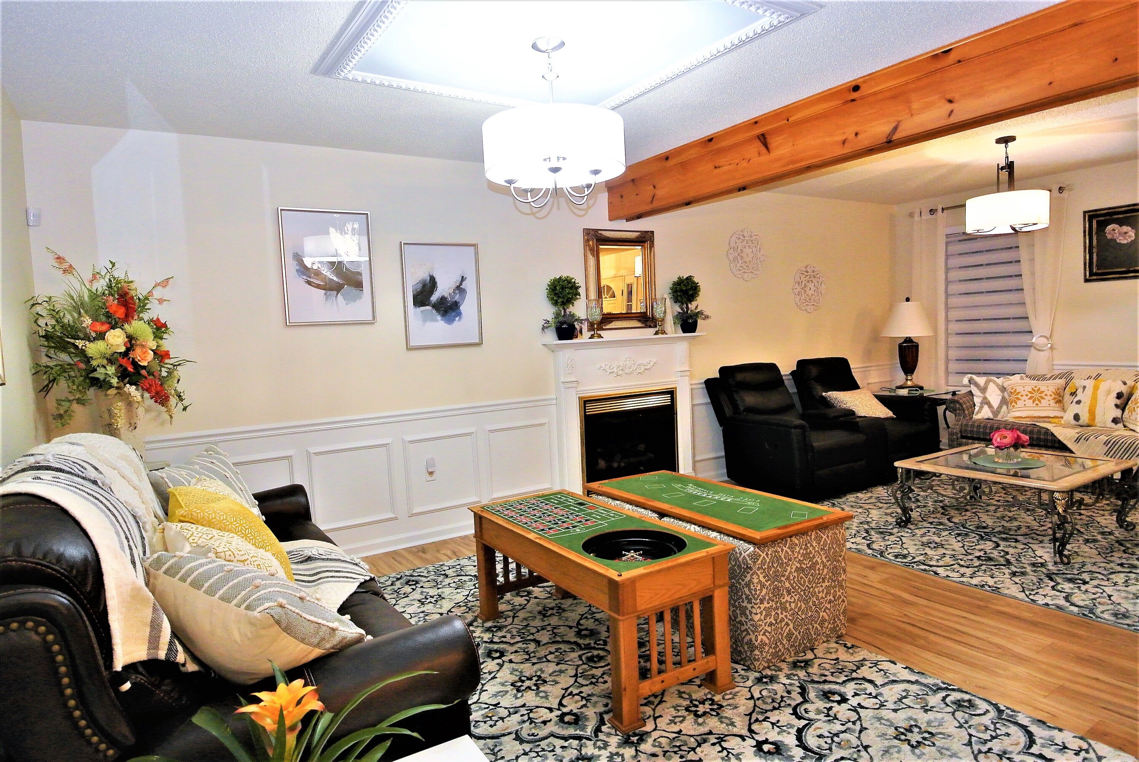 Cheerful 3-bedroom resinetial home with hot tub