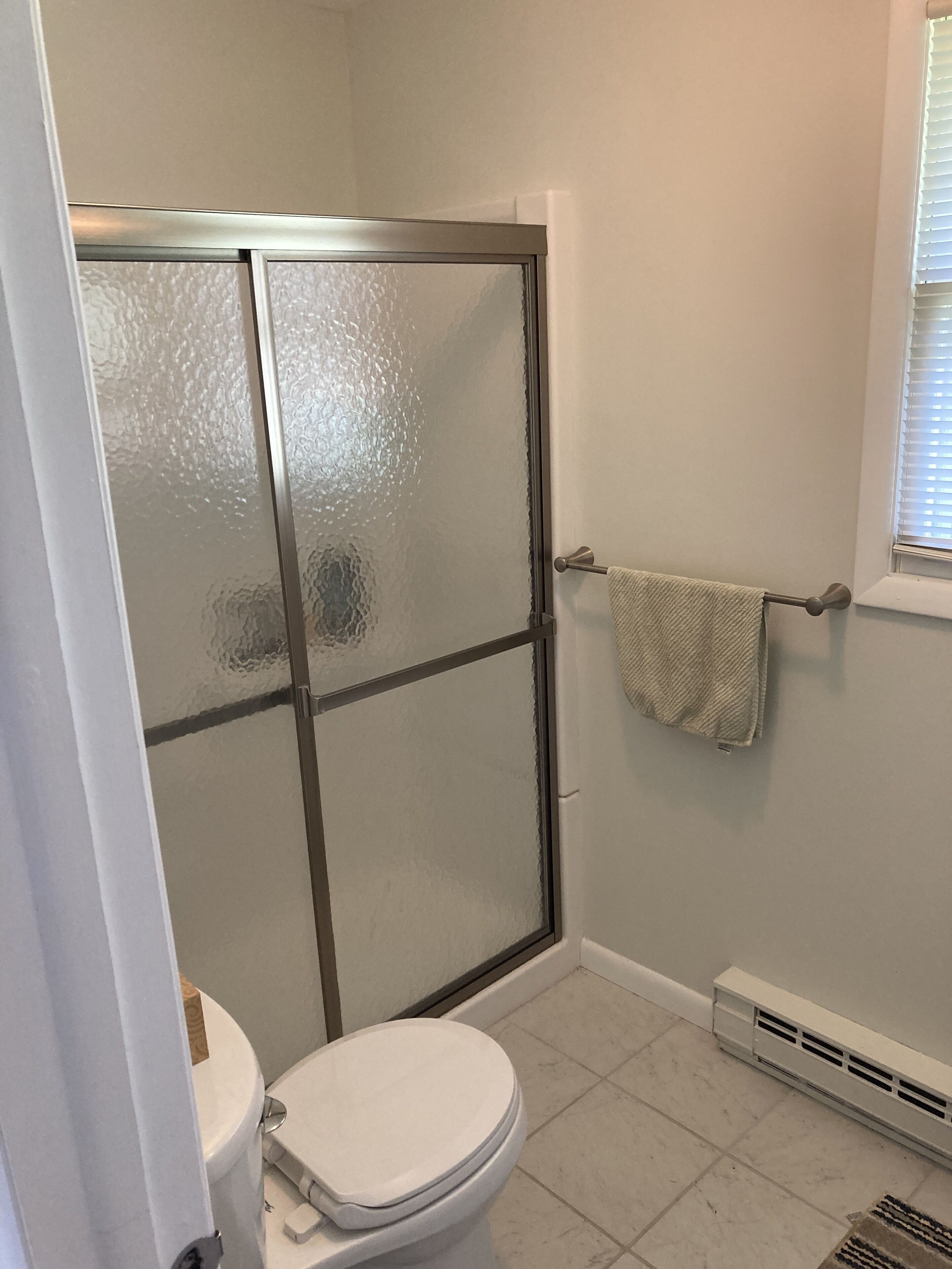 Newly Renovated Lakefront Cottage with New Booking Discount, recently remodeled.