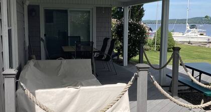 August September specials on newly renovated cottage with AC right on the lake