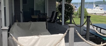 August September specials on newly renovated cottage with AC right on the lake