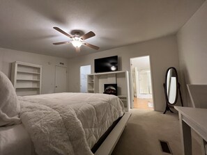 3 bedrooms, desk, iron/ironing board, WiFi