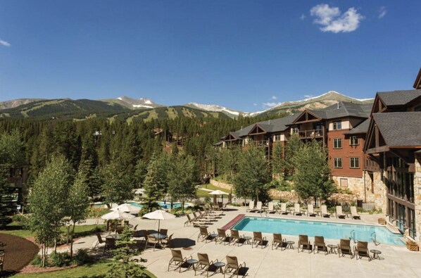 Sisäuima-allas, ulkouima-allas