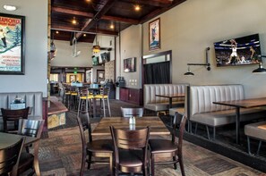 Dining - Grand Timber Lodge, Studio room Ski-in/out Peak 9.  (Breckenridge)