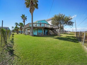 Exterior - Awesome Bay View Home with Two Living Areas! Pets welcome! (Galveston)