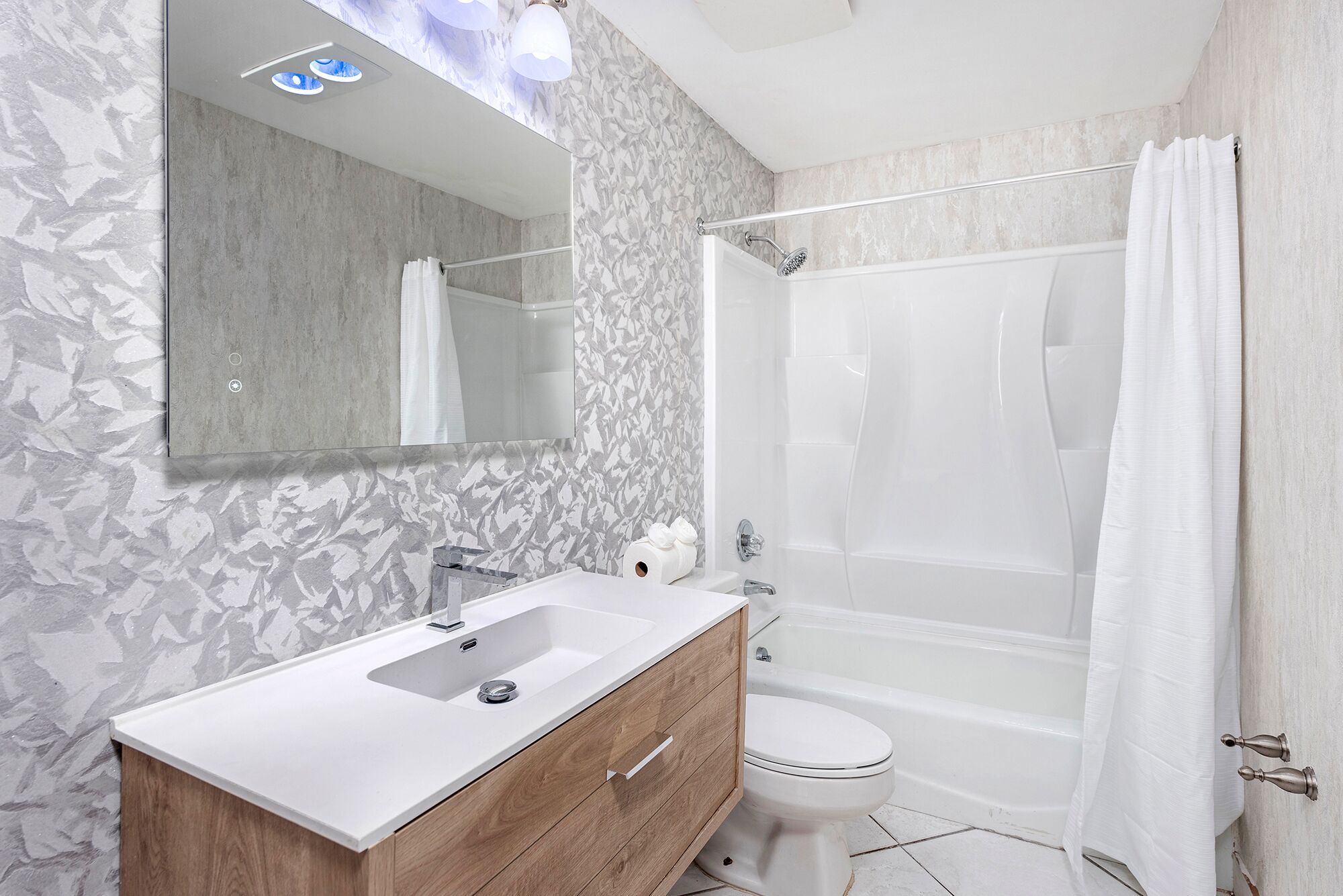 Villa Venus Gorgeous 1 acre property w/pool, hot tub and theater