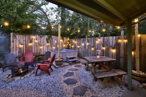 Outdoor spa tub