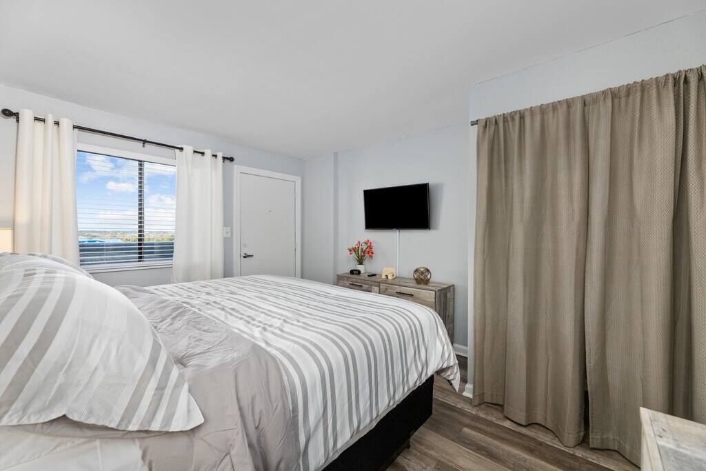 Oceanfront KING High Floor With Gorgeous Views!