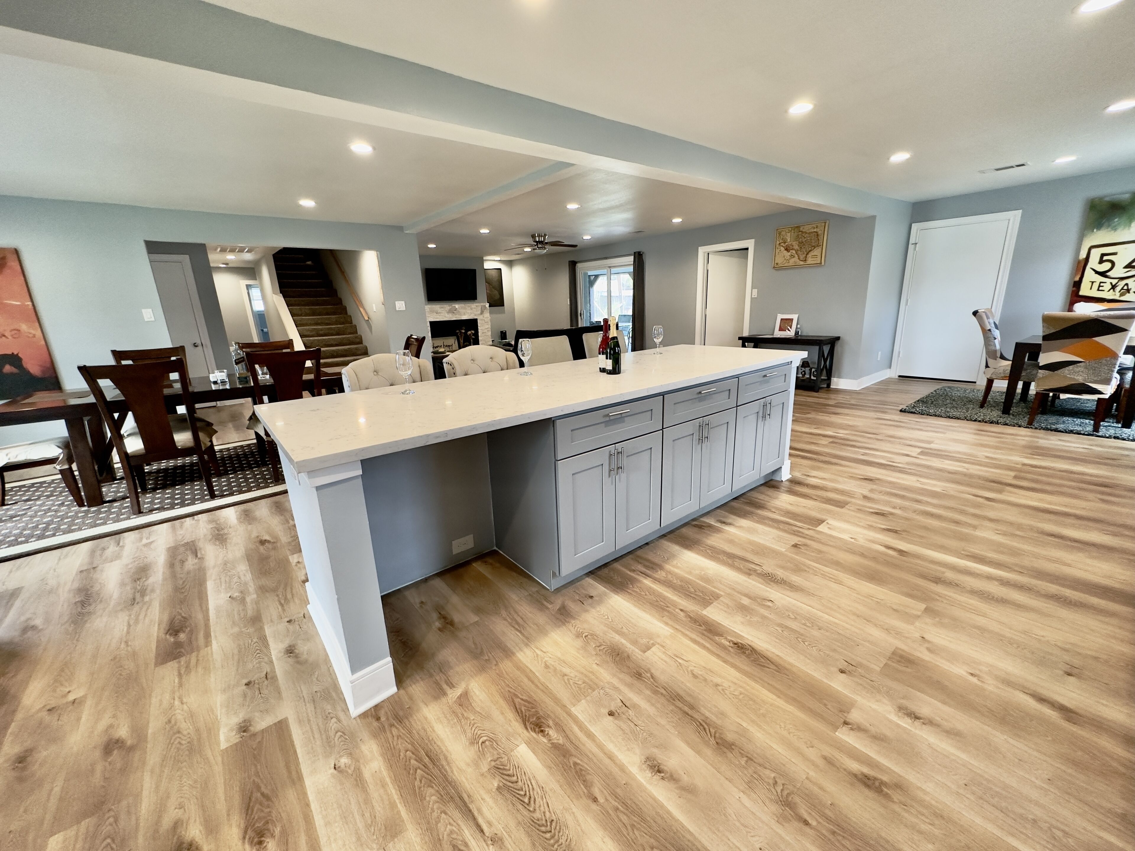 3300 SQ★Spacious Kitchen&2 Living rooms ★6Bed rooms with 12Beds★5 Big Screen TVs