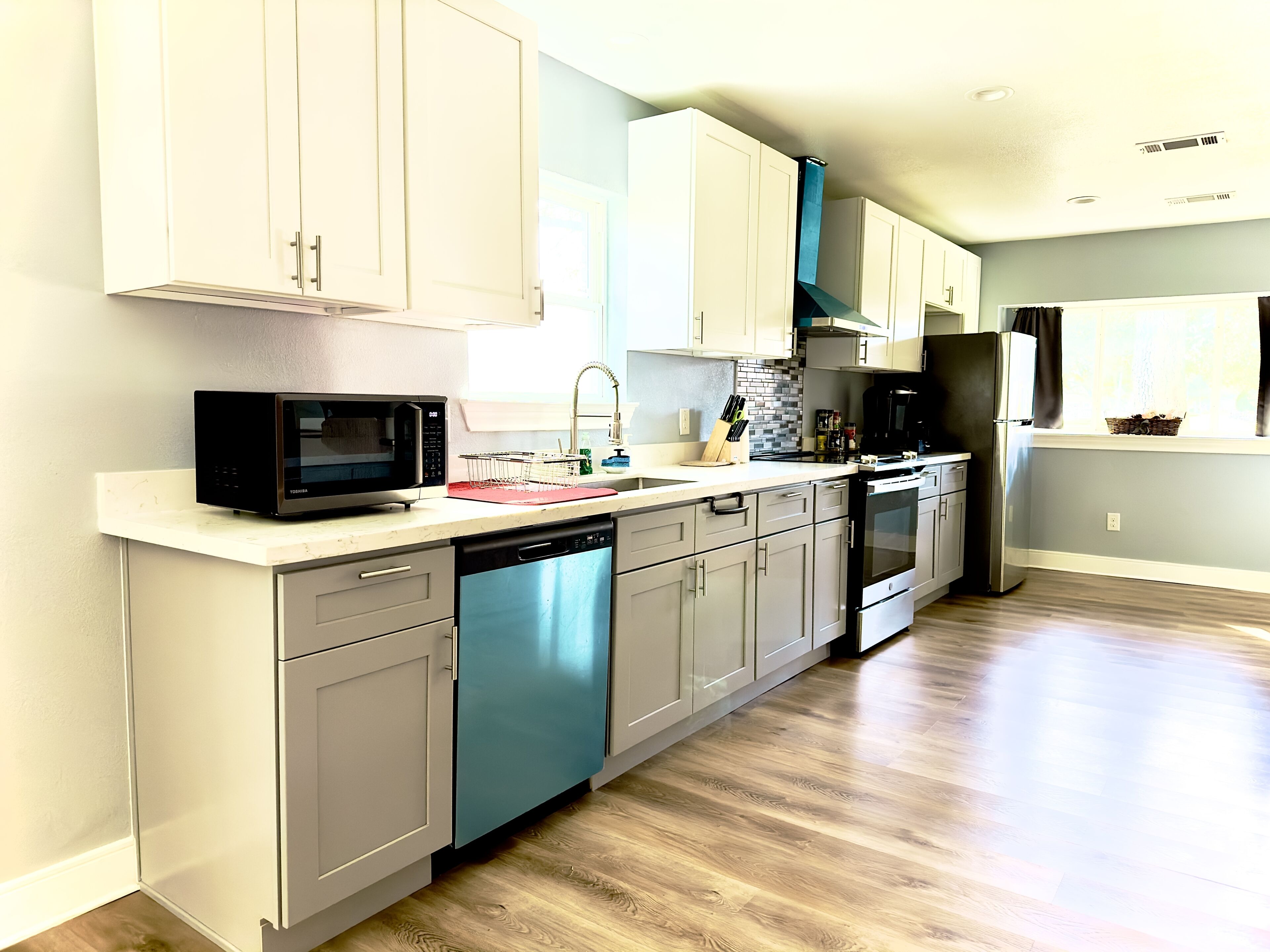 3300 SQ★Spacious Kitchen&2 Living rooms ★6Bed rooms with 12Beds★5 Big Screen TVs