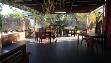 تناول الطعام بالخارج