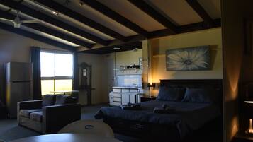 1 Schlafzimmer, Schreibtisch, BĂŒgeleisen/BĂŒgelbrett, kostenloses WLAN