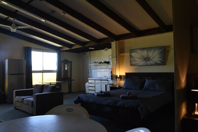 Best in Middlemount!  Spacious 2 Bed Studio Apartment w Restaurant.