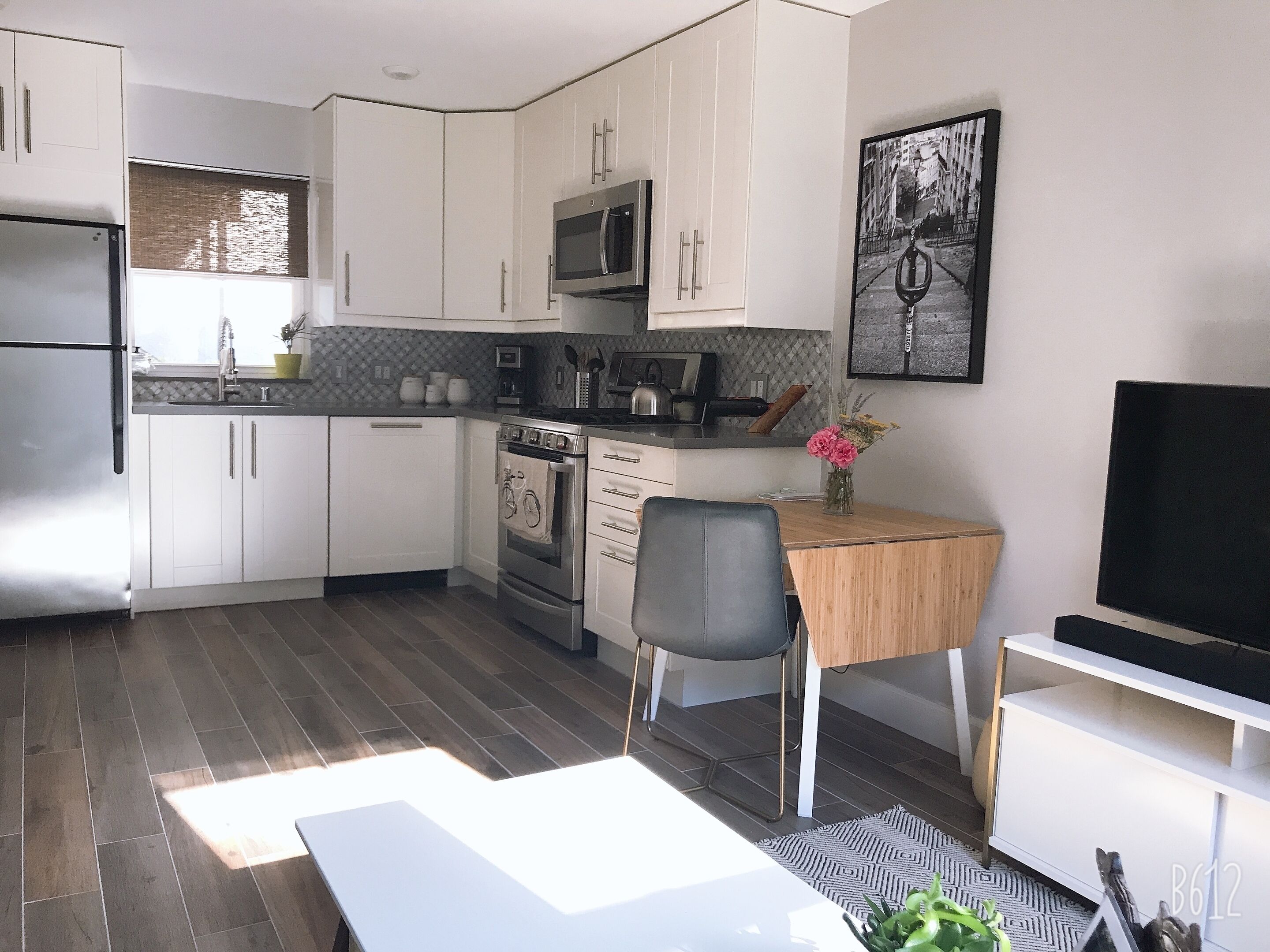 Detached Guest Cottage Backs to Private Park In Midtown Sacramento