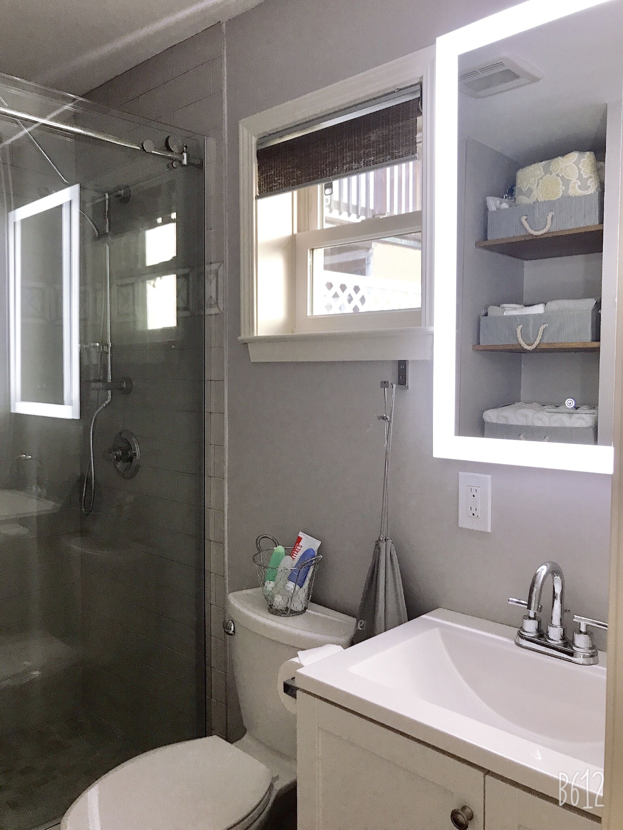 Detached Guest Cottage Backs to Private Park In Midtown Sacramento