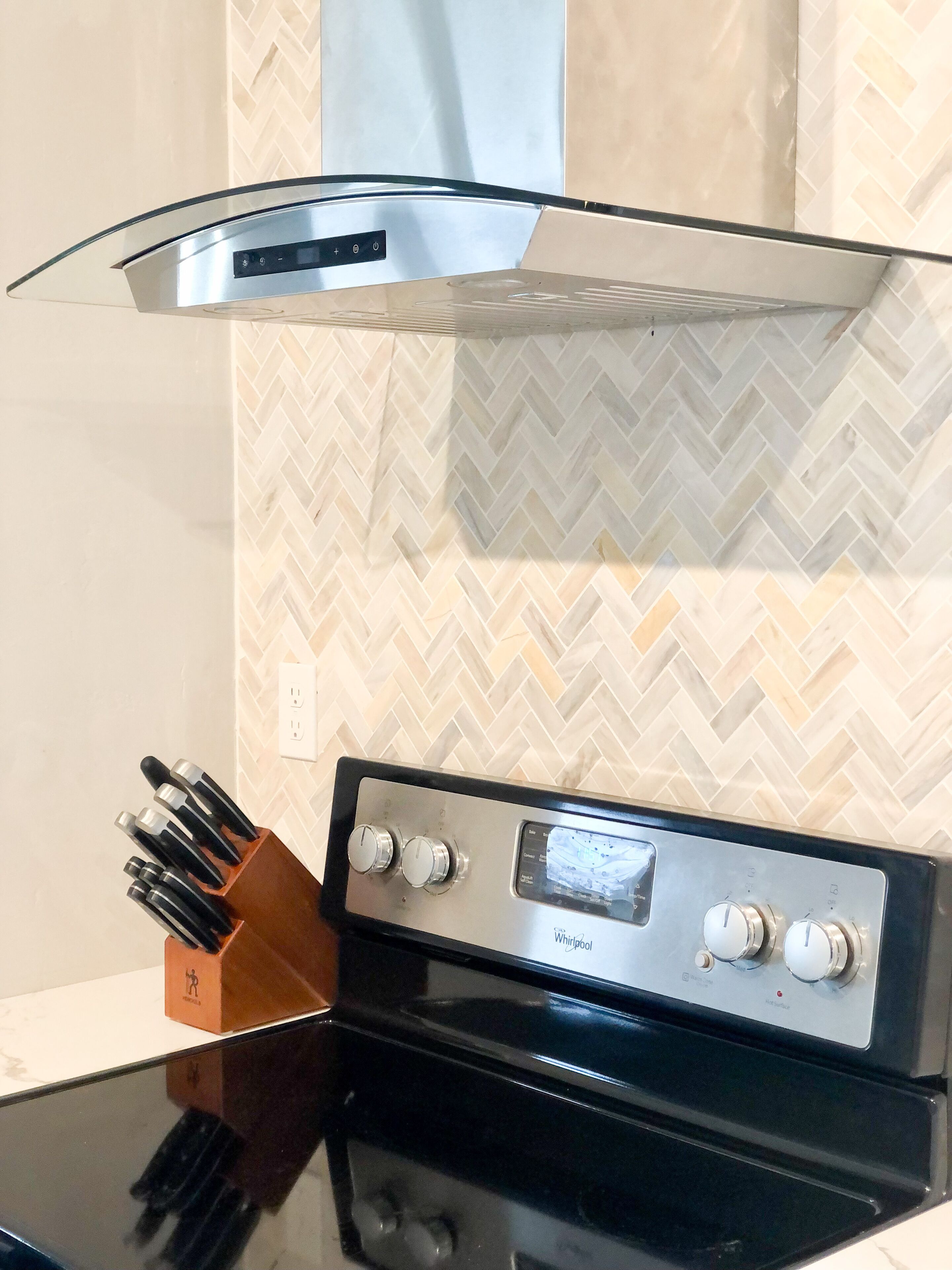 Summer destination | Sleeps 10 | 2100 Sq Ft | Large deck and outdoor fun