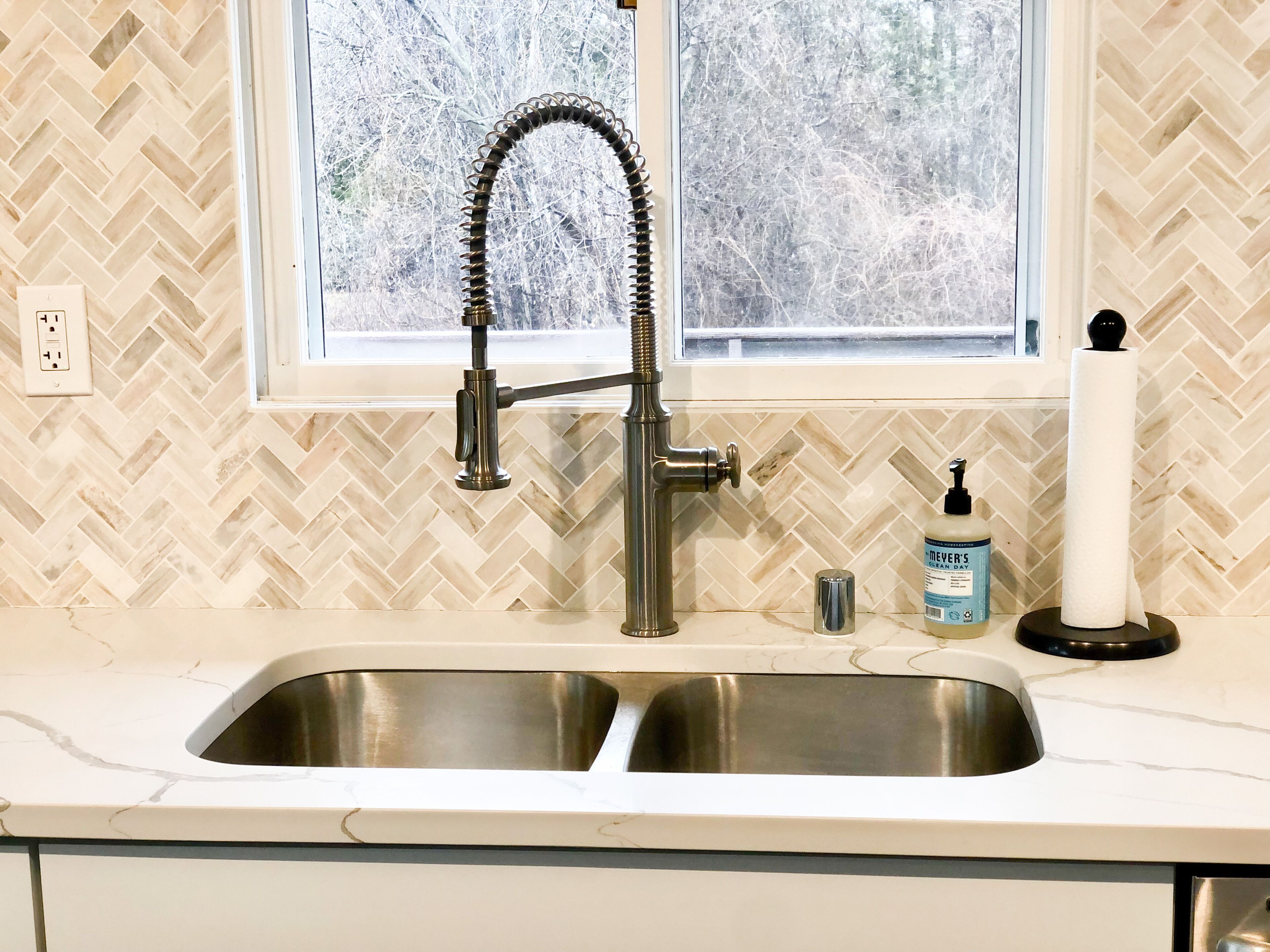 Summer destination | Sleeps 10 | 2100 Sq Ft | Large deck and outdoor fun