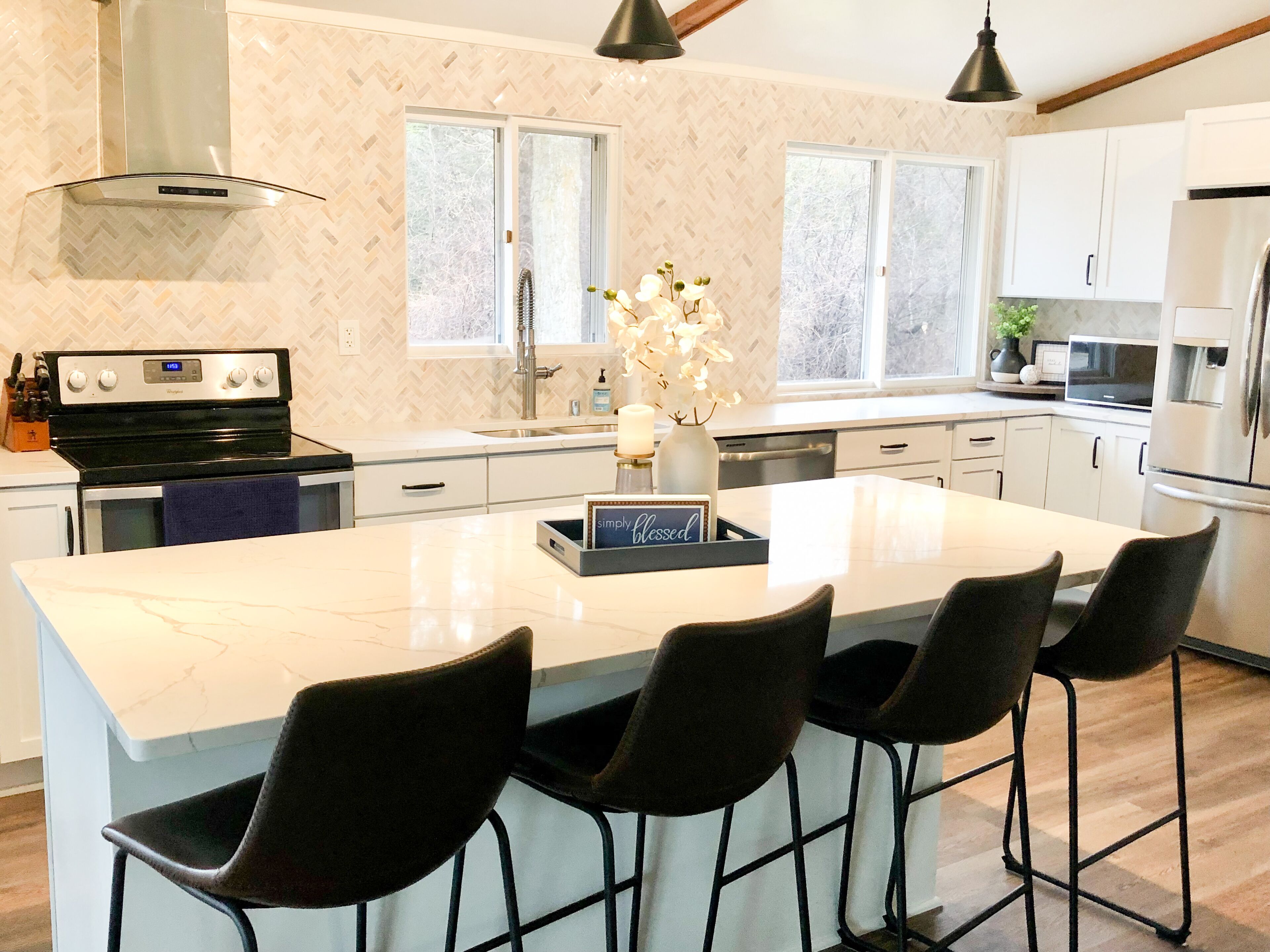 Summer destination | Sleeps 10 | 2100 Sq Ft | Large deck and outdoor fun