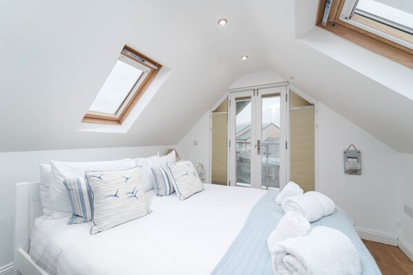 3 عدّة غرف نوم ومكتب ومكواة/لوح كي وواي فاي