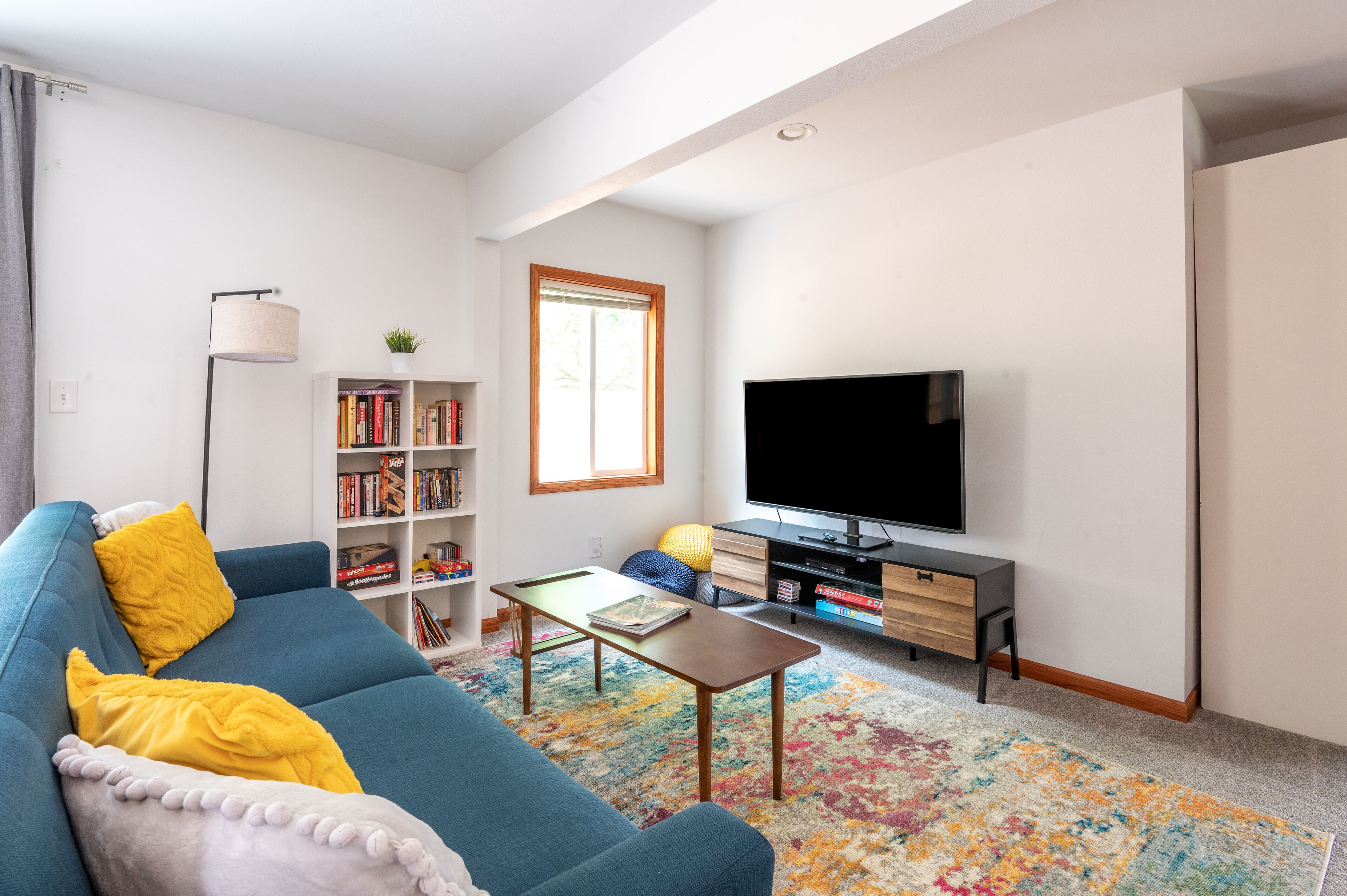 1/2 block to Lake Como! Walk to beach and bars!