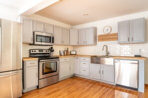 Fridge, microwave, oven, stovetop - Escape to the Lake! Walk to water & local dining! (Lake Geneva)