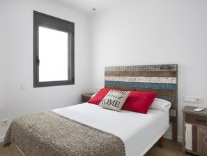 3 slaapkamers, een strijkplank/strijkijzer, internet, beddengoed