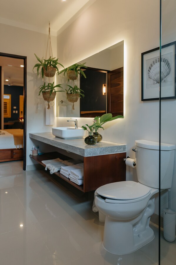 Shower, towels, soap, shampoo - Mare Lindo studio near Malecon Progreso (Progreso)