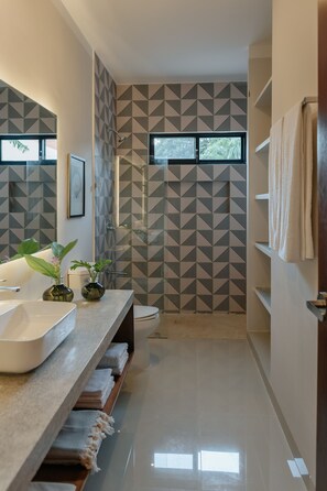 Shower, towels, soap, shampoo - Mare Lindo studio near Malecon Progreso (Progreso)