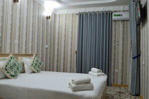 7 chambres, fer et planche à repasser, lit parapluie, Wi-Fi gratuit