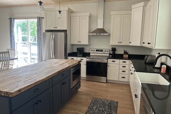 Geladeira, micro-ondas, fogão, cooktop