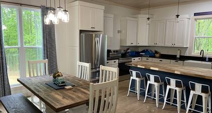 House near Dale Hollow Lake / State Park