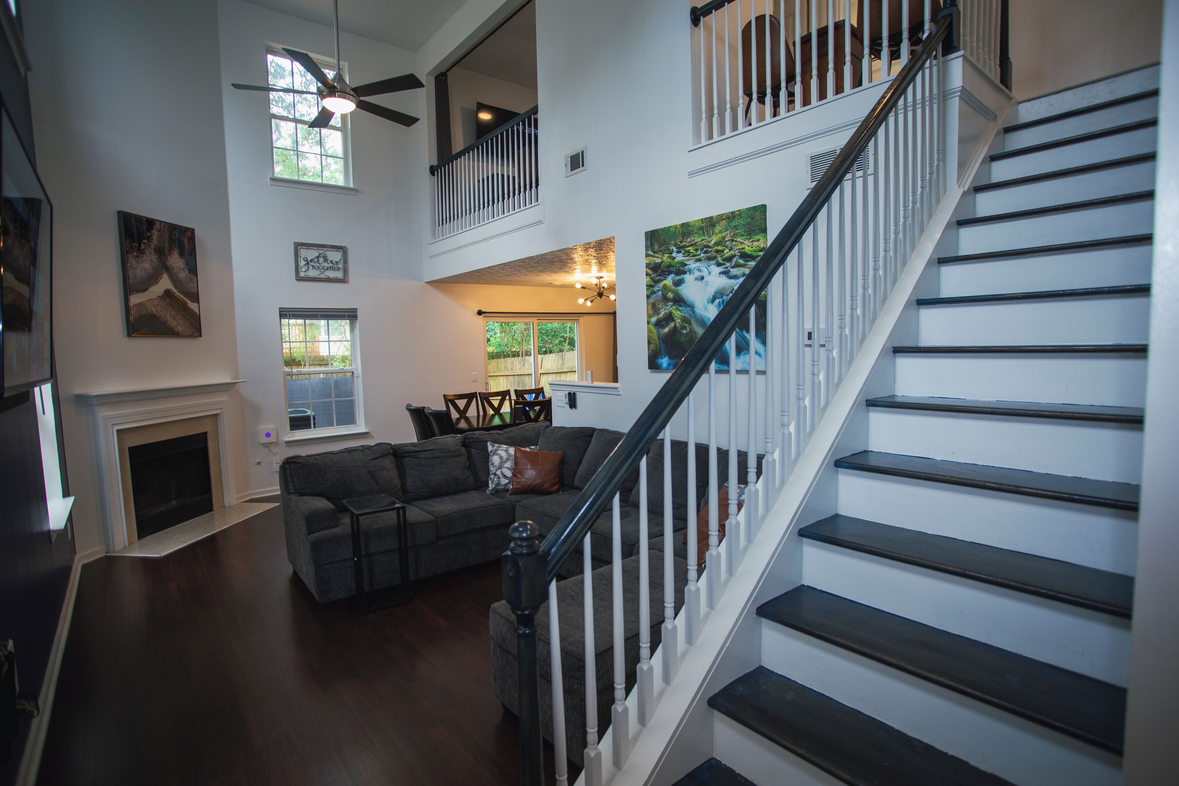 Smart TV, aparelho de som, monitores de computador