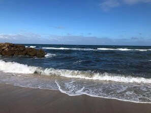Beach nearby, sun-loungers, beach towels