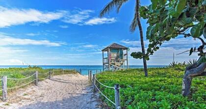 Adorable private studio steps to the Beach!!!