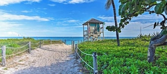 Adorable private studio steps to the Beach!!!