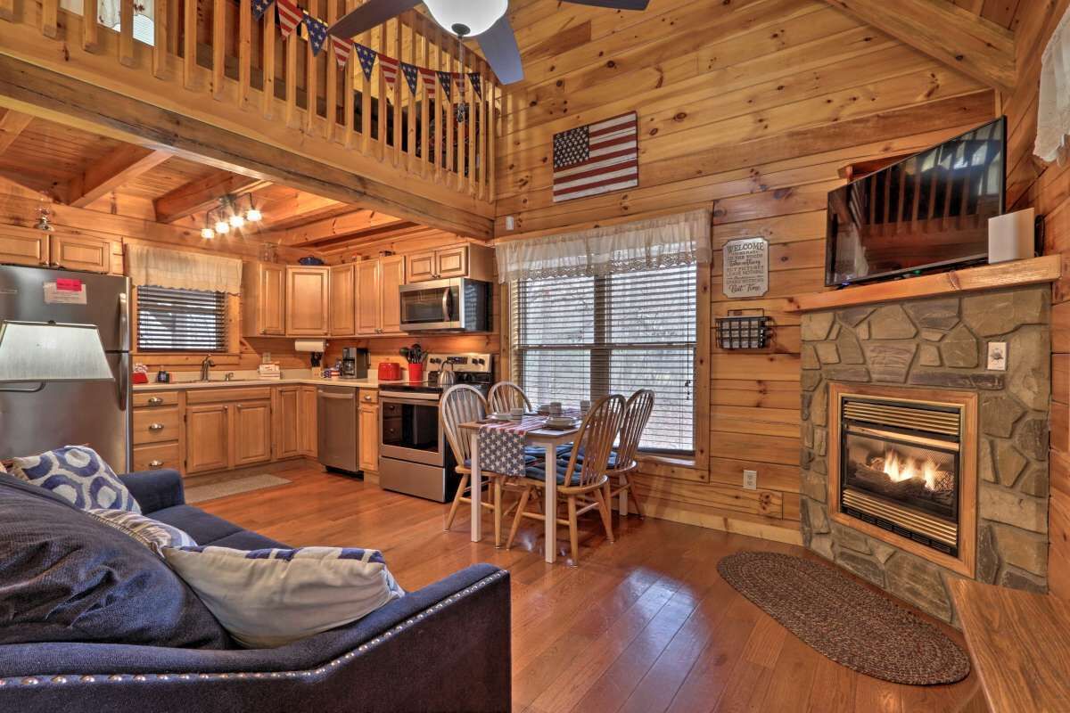 Cozy `American Dream` Cabin w/ Hot Tub, Loft & BBQ!!!