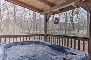 Outdoor spa tub - Cozy `American Dream` Cabin w/ Hot Tub, Loft & BBQ!!! (Cosby)