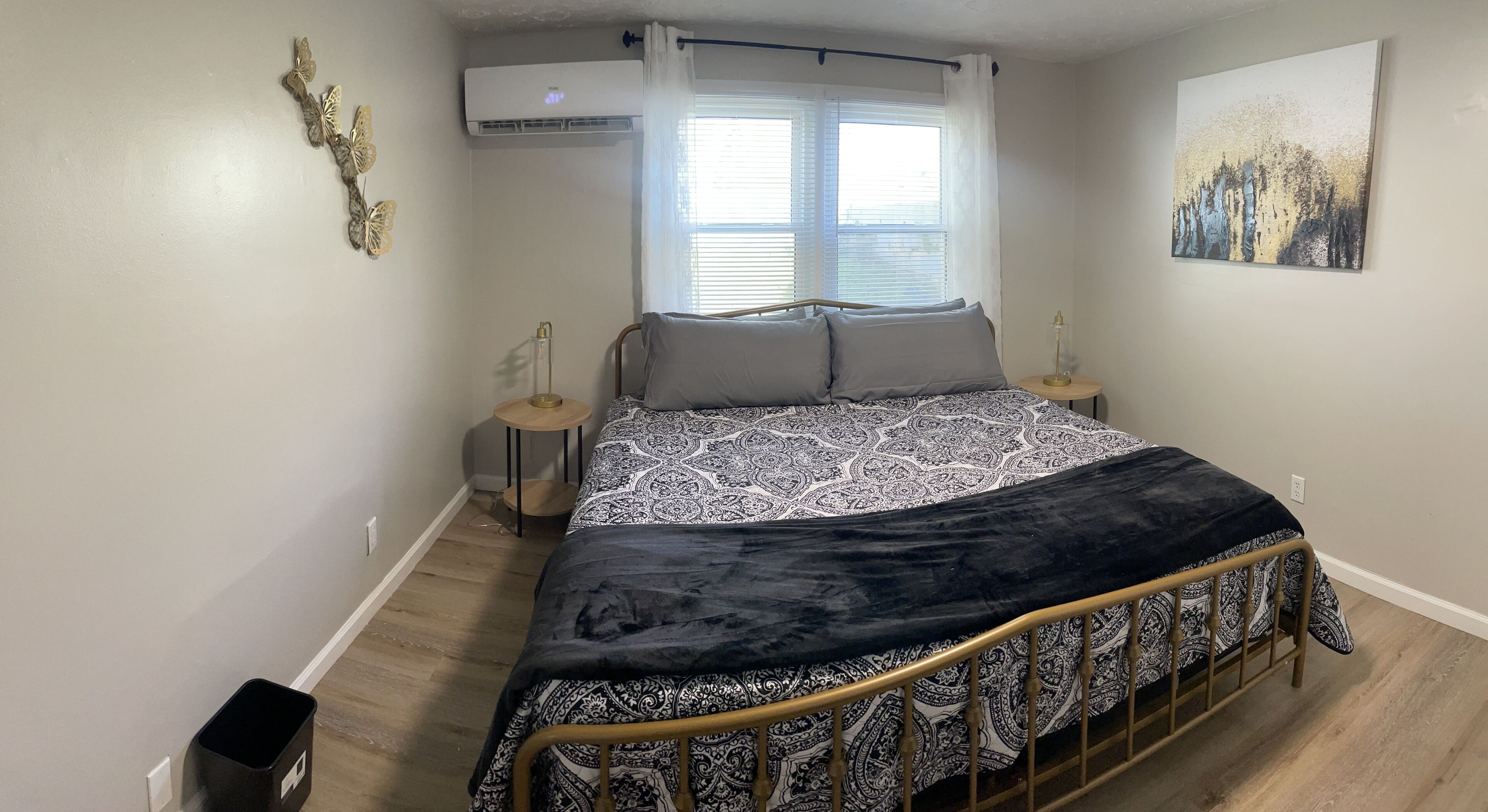 2 habitaciones, escritorio, tabla de planchar con plancha y wifi gratis 