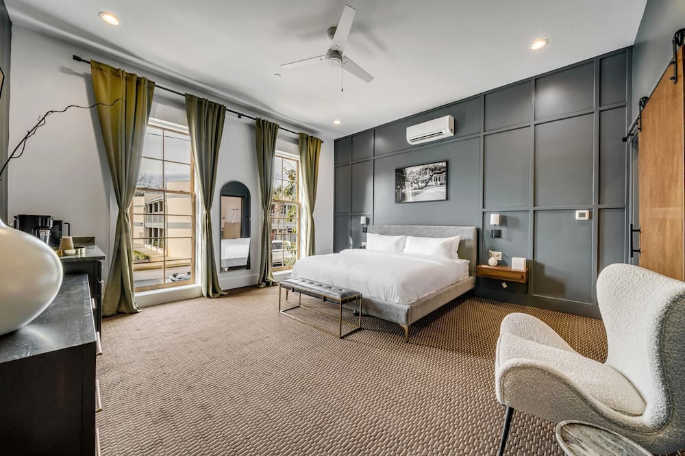 The Emerald Boutique Stays
