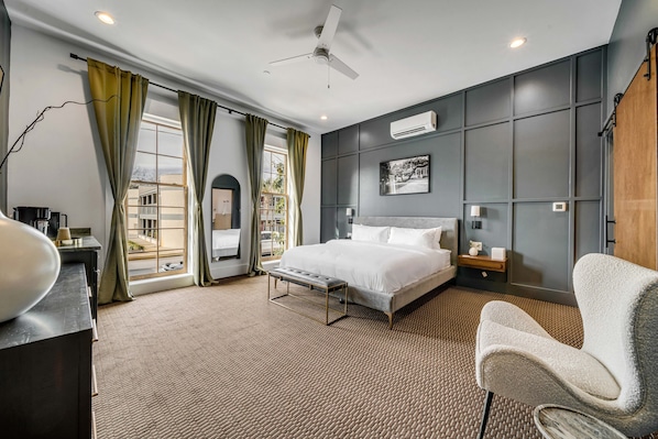 Egyptian cotton sheets, premium bedding, pillowtop beds - The Emerald Boutique Stays (Beaufort)