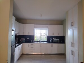 Fridge, microwave, stovetop, coffee/tea maker - Spacious and unique house closed to beaches & natural monuments! (Cabrera)