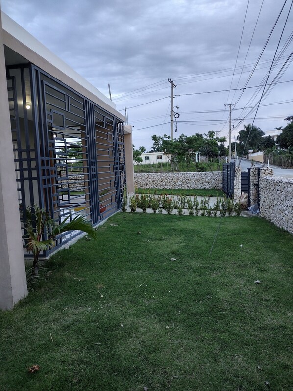 Property grounds - Spacious and unique house closed to beaches & natural monuments! (Cabrera)