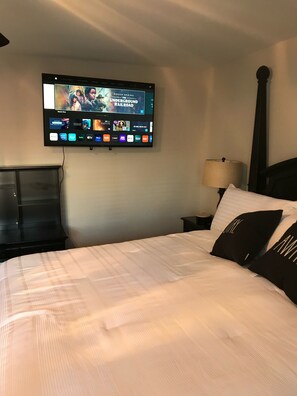 4 bedrooms, desk, iron/ironing board, WiFi
