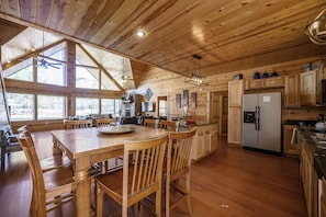 Dining - 5 Bedroom Family Cabin-Central location, HotTub, PoolTable, Firepit & Playground (Broken Bow)