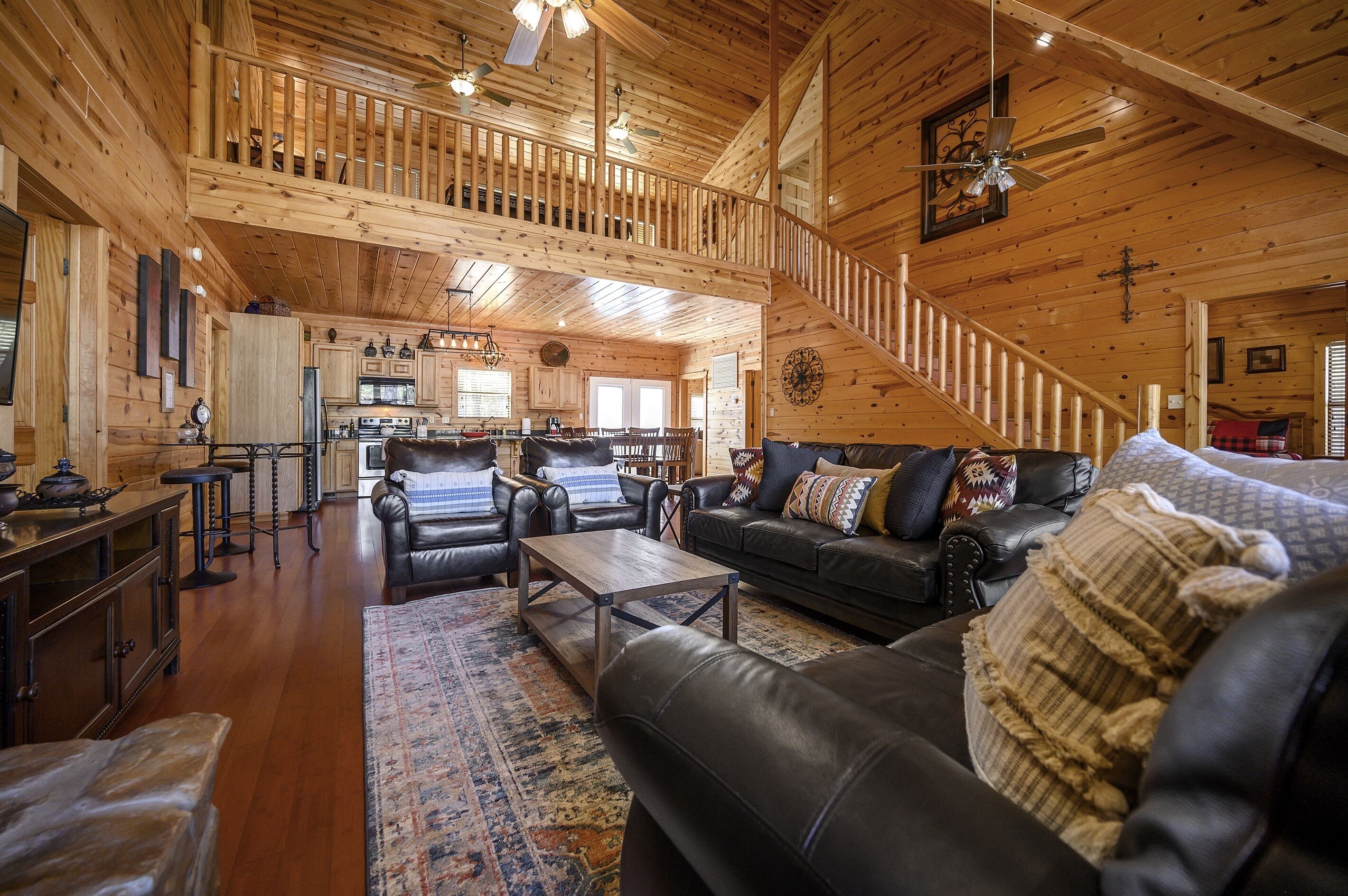 5 Bedroom Family Cabin-Central location, HotTub, PoolTable, Firepit & Playground